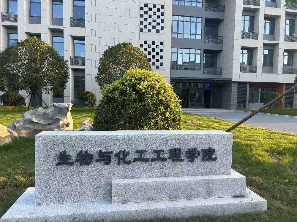 涪城区扬州职业大学体育场高杆灯项目